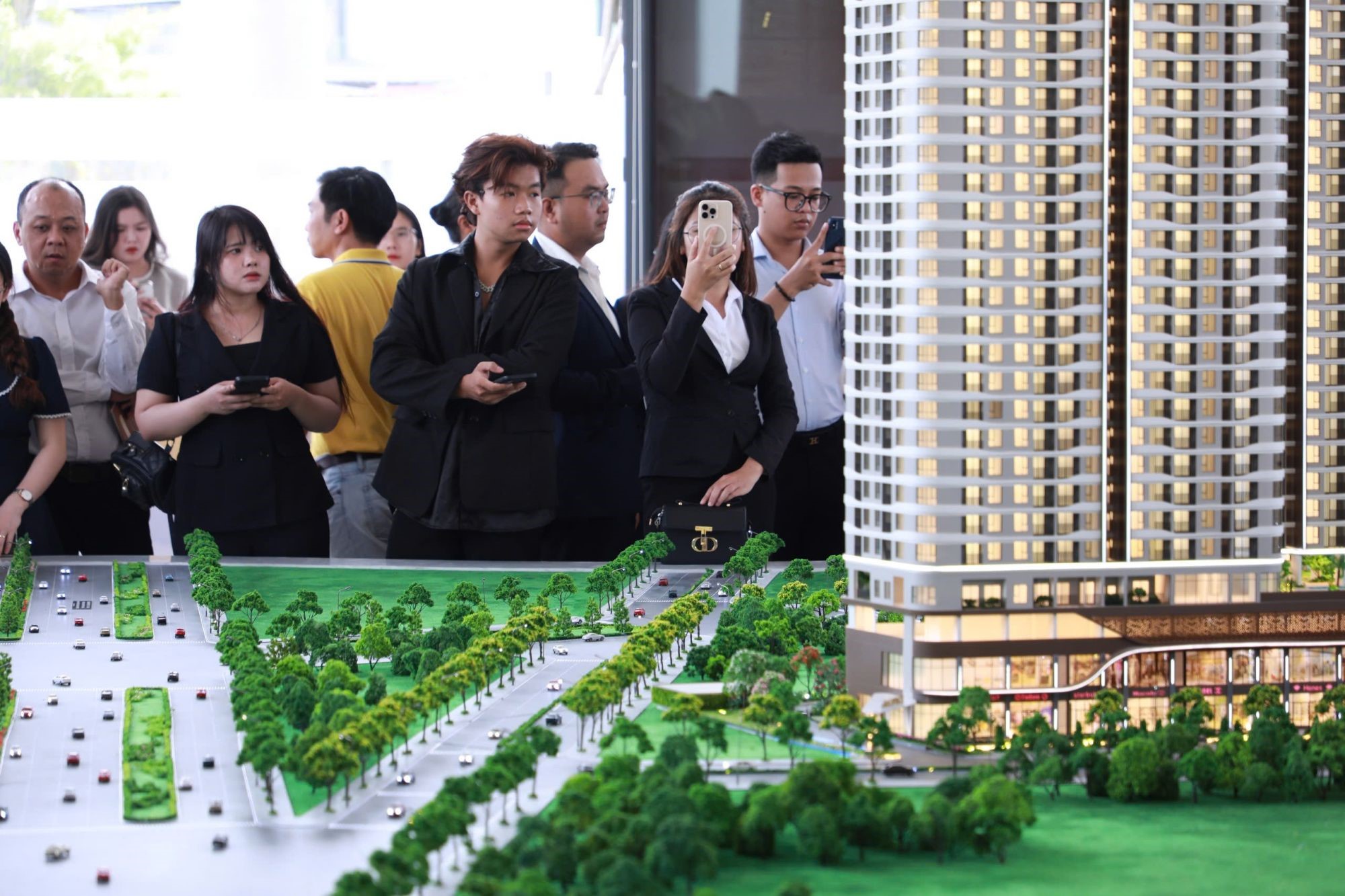 b2-24973080294040010608985