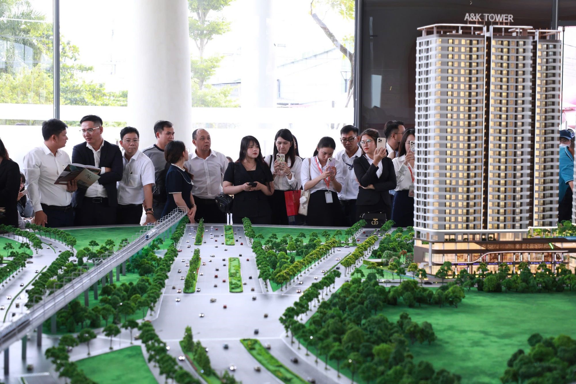 b3-93996354595119893628298